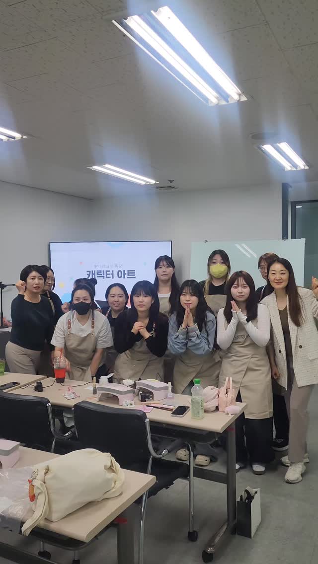 “다루아” 는 단순한 네일샵이 아닙니다.
직원들과 함께 성장을 위해 늘 학습하고 공부합니다.
매월 테크닉 특강을 통해 한걸음씩 성장하고 있습니다.
좀 더 나은 테크닉으로 최상의 서비스를 드리고자
노력하는 루나들 입니다
정성. 회복. 행복이라는 브랜드 철학을 실현하고자
우리가 먼저 정성을 다하는 마음으로 디테일을 공부하고
스스로 성장하는 시간을 통해 회복합니다.
이를 통해 행복해 지는 순간들을 만들어 냅니다.
-한국적 미와 현대적 감각이 조화된 곳에서 힐링을 경험하세요
정기적으로 찾아오는 루틴처럼,
다루아는 언제나 당신을 기다립니다
-맞춤형 케어로 당신만의 아름다움을 발견하세요
다루아와 함께라면,
매일이 특별한 아름다움의 여정이 될 것입니다.
# 다루아네일잠실새내점
# 다루아네일금정점
# 다루아네일당산점
# 다루아네일히기점
바쁜 일상 속에서 특별한 시간을 선물하세요
-한국적 미와 현대적 감각이 조화된 곳에서 힐링을 경험하세요
정기적으로 찾아오는 루틴처럼,
다루아는 언제나 당신을 기다립니다
-맞춤형 케어로 당신만의 아름다움을 발견하세요
다루아와 함께라면,
매일이 특별한 아름다움의 여정이 될 것입니다.
# 다루아네일잠실새내점
# 다루아네일금정점
# 다루아네일당산점
# 다루아네일히기점